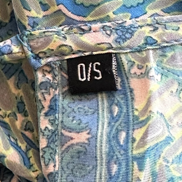 Beautiful Silk Blend, Boho Chic, Knee Length Dress with Cutout Back - Picture 6 of 9